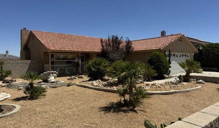 22410 Broken Lance Ct, Apple Valley, CA 92307 - 3 Beds, 2 Bath