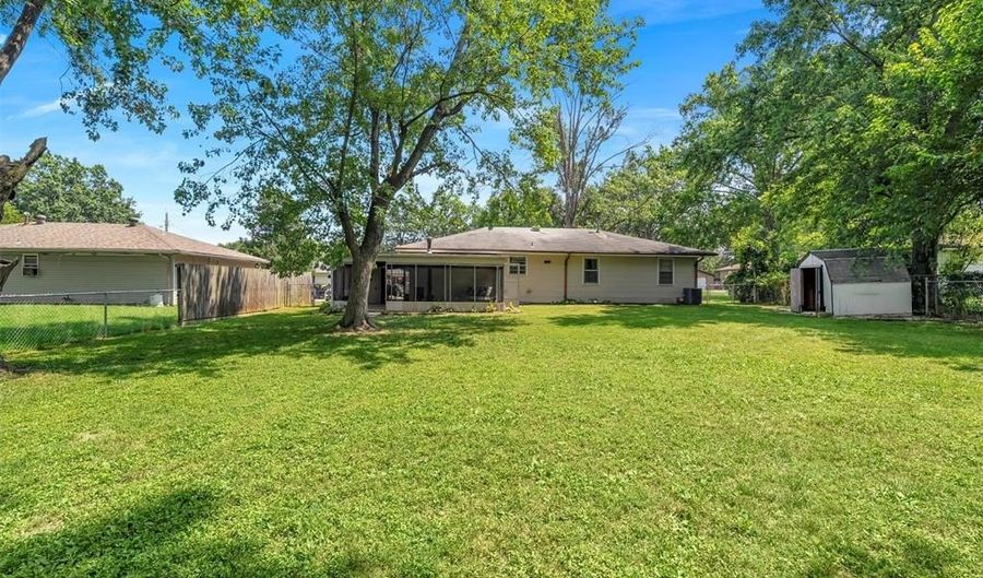 471 Mabel Dr, Arnold, MO 63010 - 2 Beds, 3 Bath