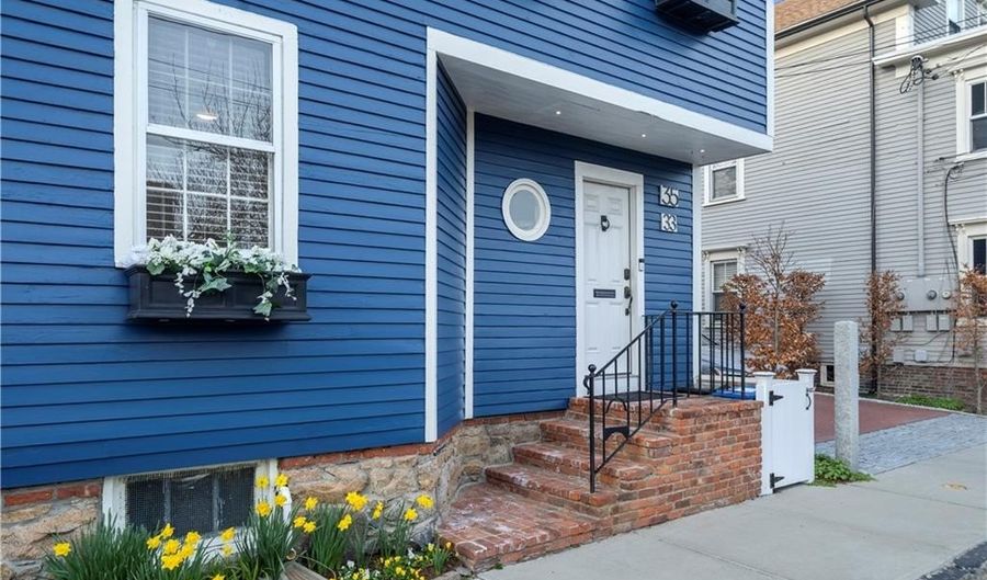 33 Marsh St, Newport, RI 02840 - 2 Beds, 1 Bath