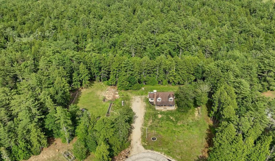 3 Holly Ln, Brookfield, NH 03872 - 3 Beds, 2 Bath