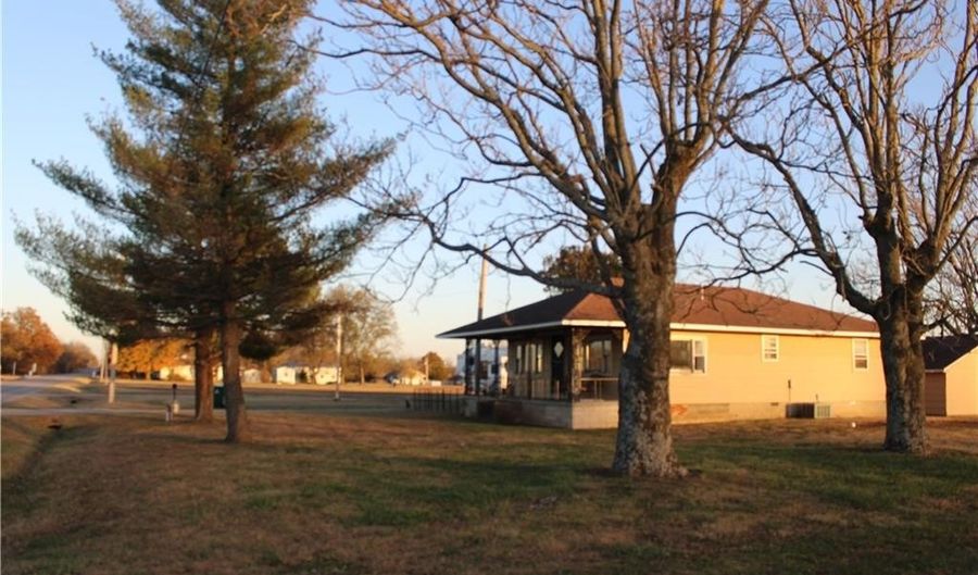 1210 E South St, Arma, KS 66712 - 2 Beds, 1 Bath