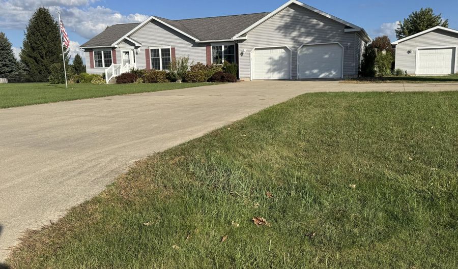 3118 Planeview Dr, Adrian, MI 49221 - 5 Beds, 3 Bath