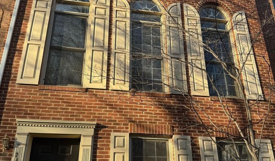 2414 N HAMPTON Dr, Alexandria, VA 22311 - 3 Beds, 3 Bath