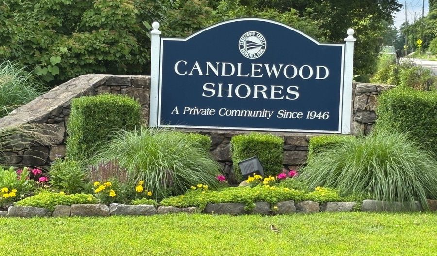 100 N Lake Shore Dr, Brookfield, CT 06804 - 3 Beds, 3 Bath