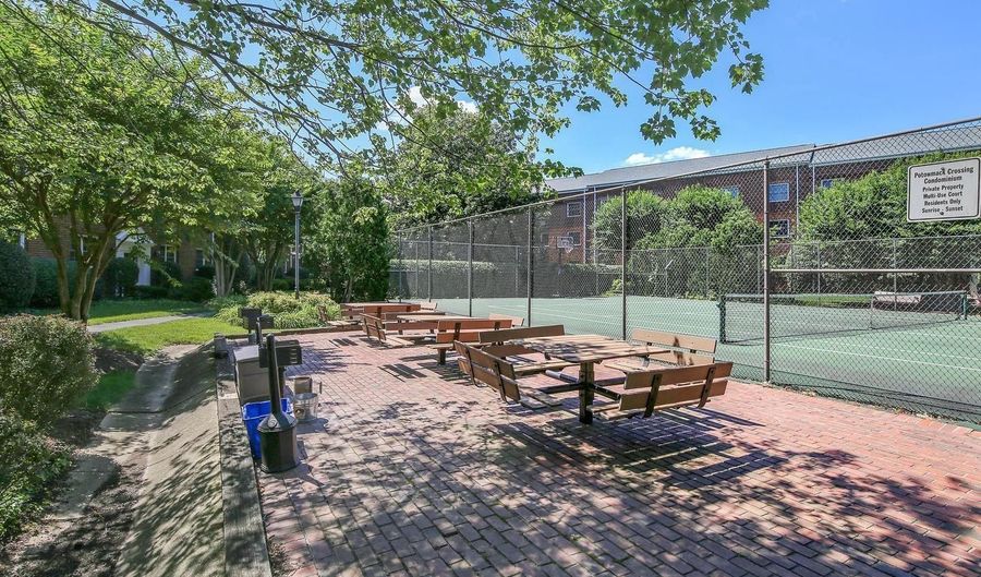 1630 W ABINGDON Dr #301, Alexandria, VA 22314 - 2 Beds, 2 Bath