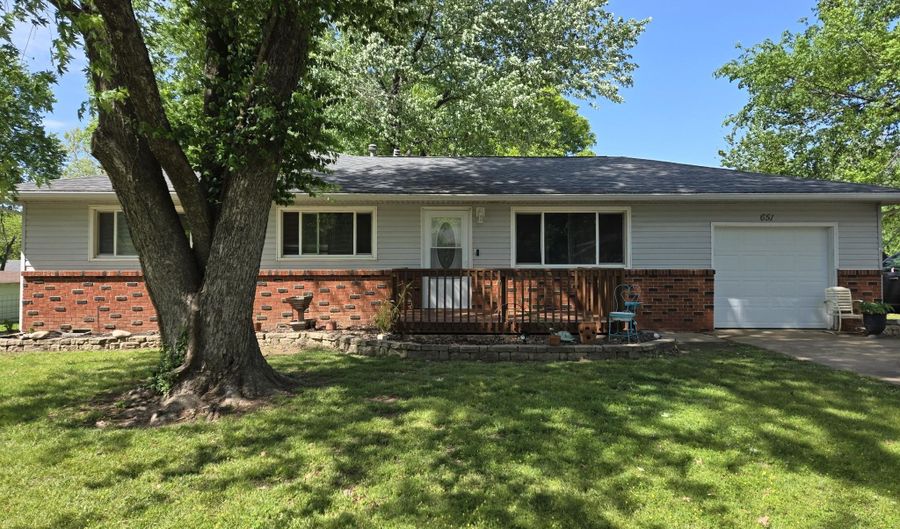 651 W Pearl St, Aurora, MO 65605 - 4 Beds, 2 Bath