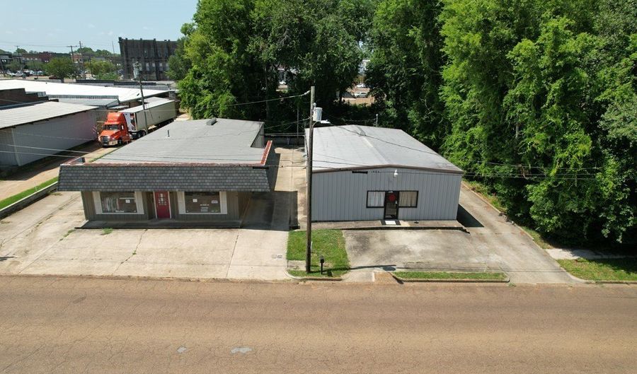 107 W Court St, Brookhaven, MS 39601 - 0 Beds, 3 Bath