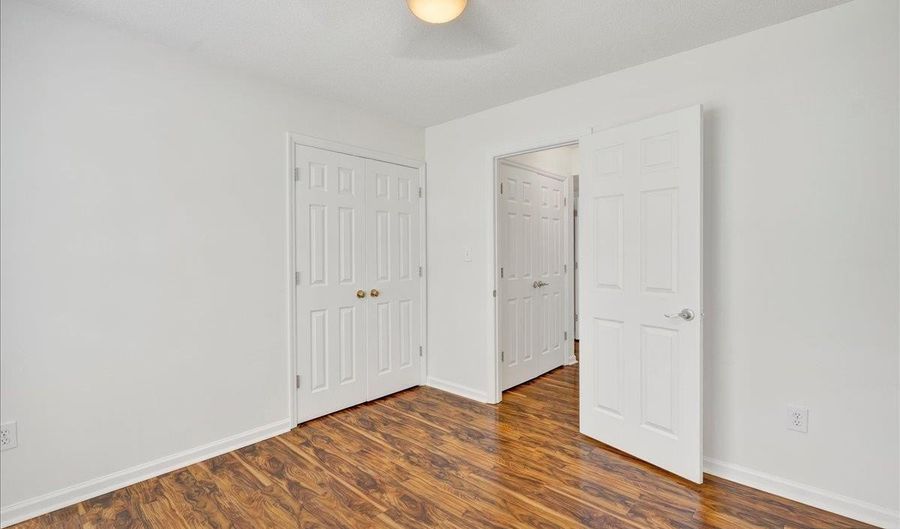 227 JASMINE Dr, Alabaster, AL 35007 - 3 Beds, 2 Bath