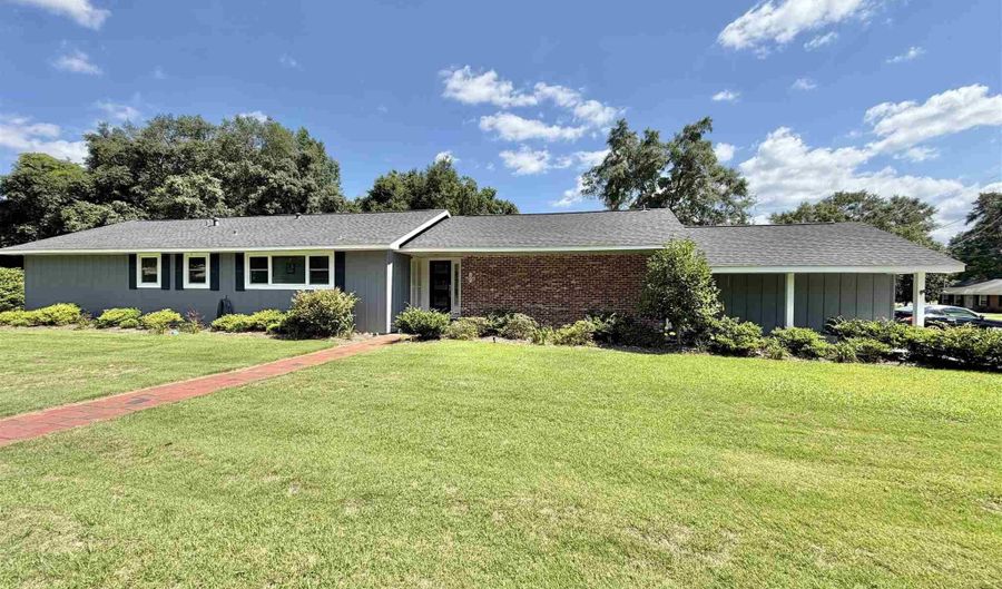 199 W Oak St, Atmore, AL 36502 - 4 Beds, 4 Bath