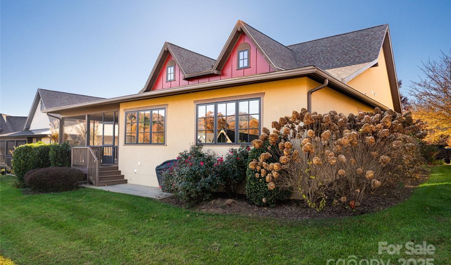 38 Chantilly Dr, Asheville, NC 28804 - 3 Beds, 2 Bath