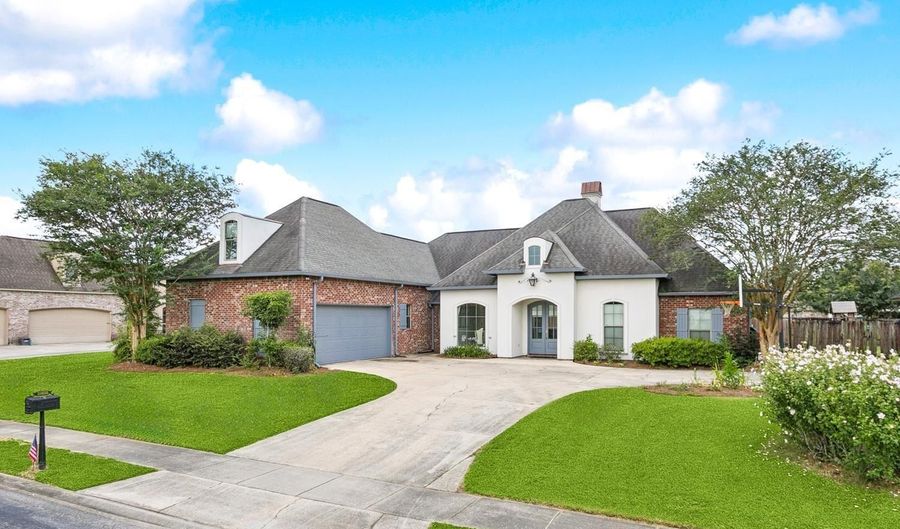 19232 Merlot Ave, Baton Rouge, LA 70817 - 4 Beds, 3 Bath