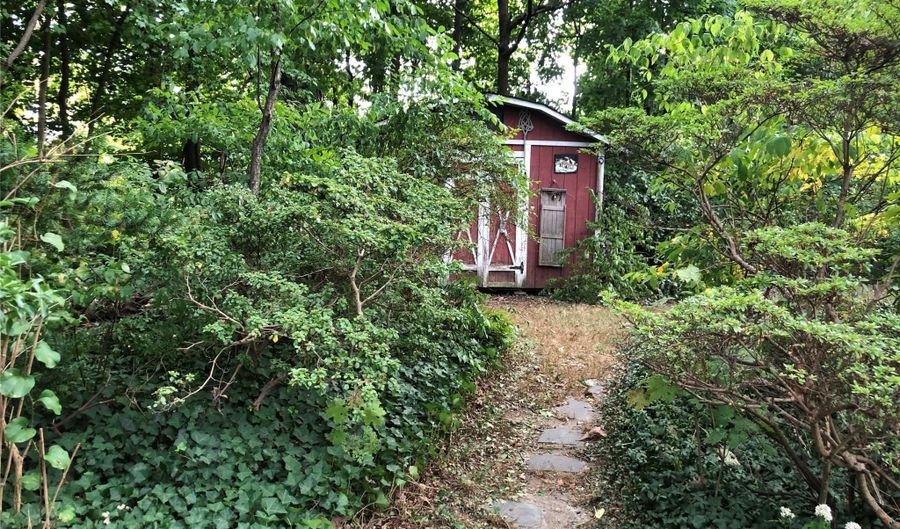 75 Union Ave, Amityville, NY 11701 - 5 Beds, 3 Bath