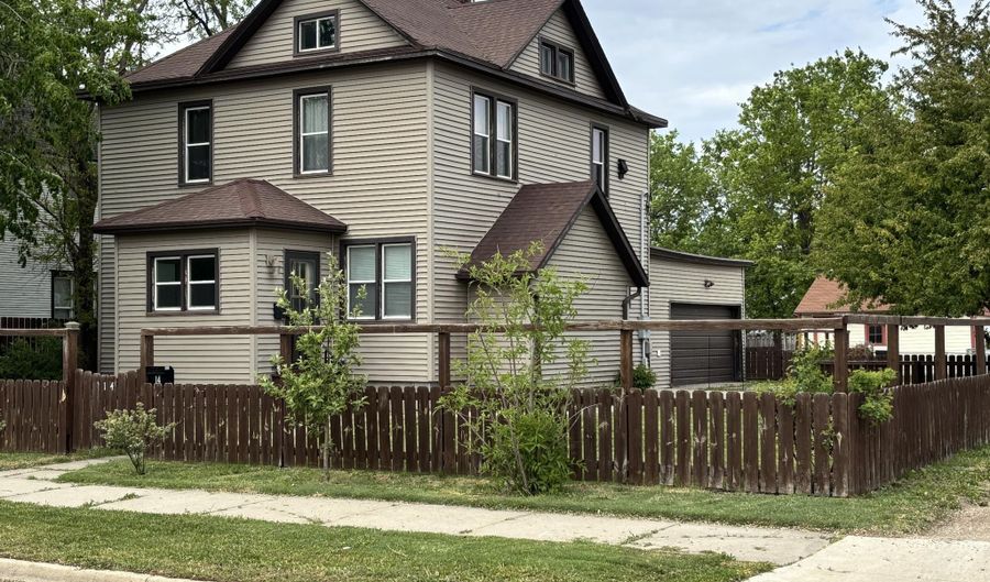 14 NW 4th Ave, Aberdeen, SD 57401 - 6 Beds, 2 Bath