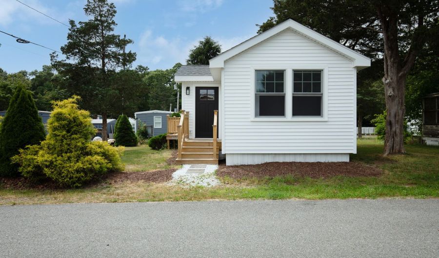 9 2nd St, Bourne, MA 02532 - 2 Beds, 1 Bath