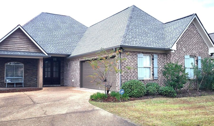 156 Amethyst Dr, Brandon, MS 39047 - 3 Beds, 2 Bath