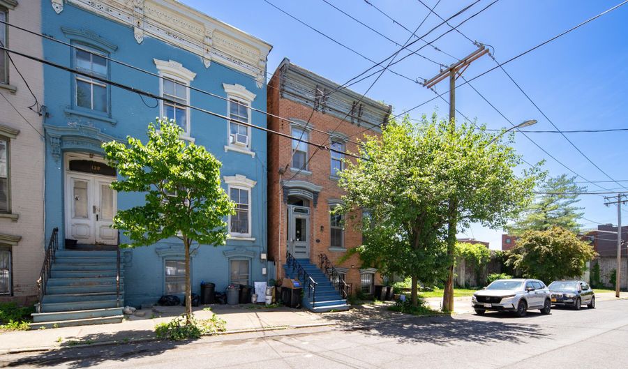 140 Grand St, Albany, NY 12202 - 6 Beds, 3 Bath