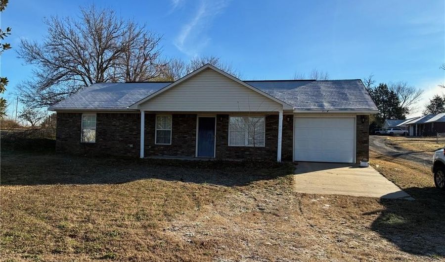 324 N Pine St, Altus, AR 72821 - 3 Beds, 2 Bath