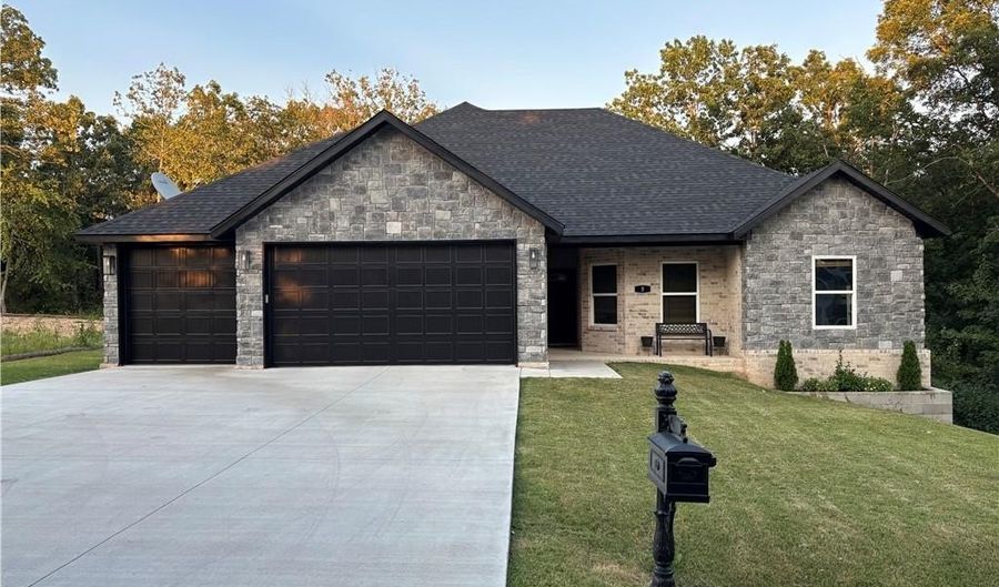 5 Aberdeen Dr, Bella Vista, AR 72715 - 4 Beds, 2 Bath