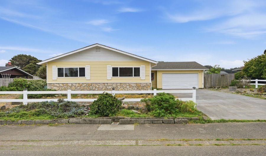 835 12TH St, Bandon, OR 97411 - 3 Beds, 3 Bath