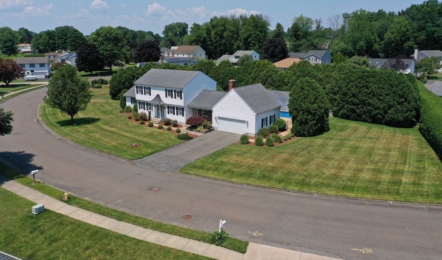 35 Jennie Cir, Agawam, MA 01001 - 4 Beds, 3 Bath