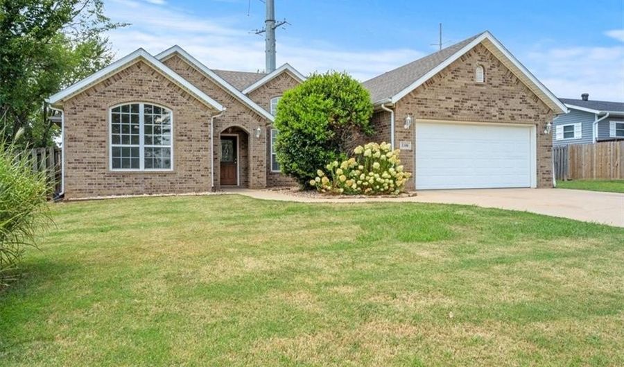 1100 SW Tinsley St, Bentonville, AR 72712 - 4 Beds, 2 Bath