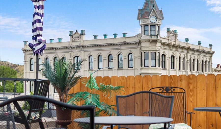 2021 Main St, Baker City, OR 97814 - 2 Beds, 4 Bath