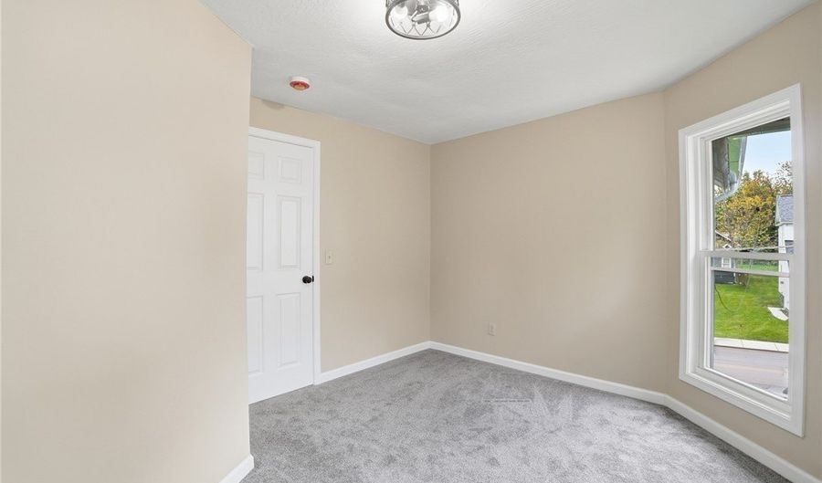 766 E Smt, Alliance, OH 44601 - 4 Beds, 2 Bath
