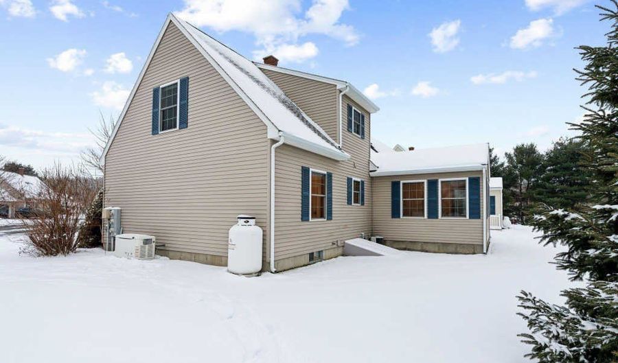 5 Topaz Cir, Auburn, ME 04210 - 4 Beds, 2 Bath