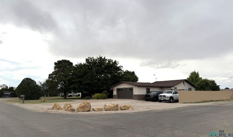 1002 Painted Pony Ln, Artesia, NM 88210 - 3 Beds, 3 Bath