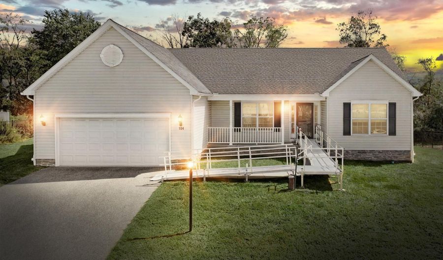 104 CLOVER Run, Abbottstown, PA 17301 - 3 Beds, 2 Bath