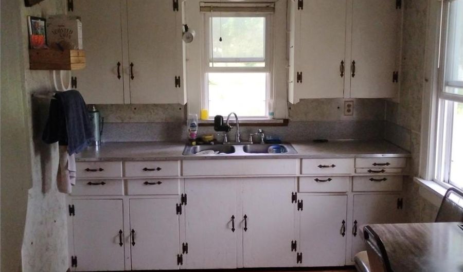 2605 4th Dr SW, Austin, MN 55912 - 1 Beds, 2 Bath