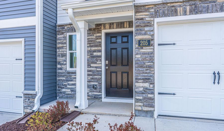 205 Maddox Dr, Aberdeen, NC 28315 - 3 Beds, 3 Bath