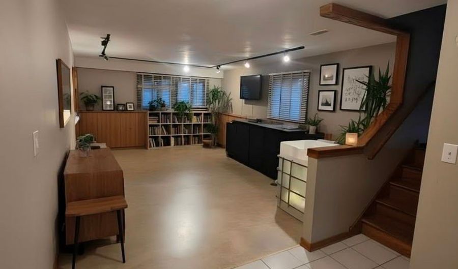110 E Burr Oak Dr, Arlington Heights, IL 60004 - 4 Beds, 2 Bath