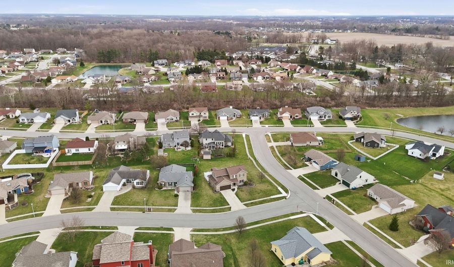 302 Willard Dr, Auburn, IN 46706 - 4 Beds, 3 Bath