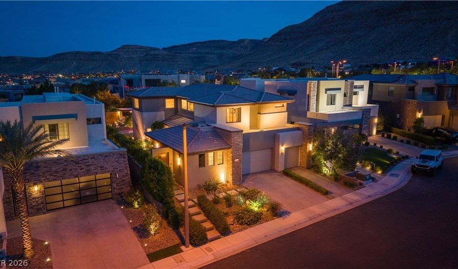 10313 Jade Point Dr, Las Vegas, NV 89135 - 4 Beds, 4 Bath