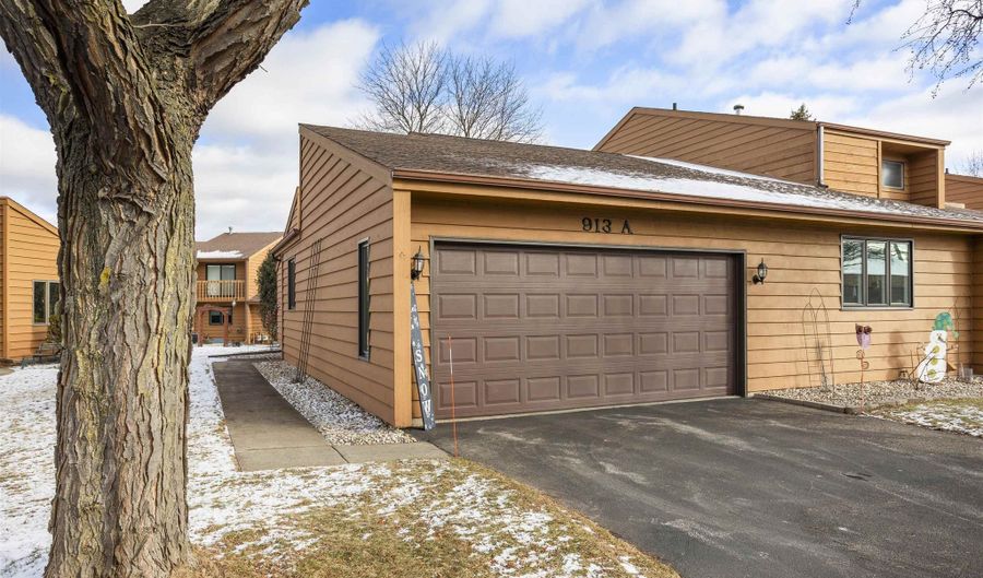 913 E WINDFIELD Pl, Appleton, WI 54911 - 2 Beds, 2 Bath