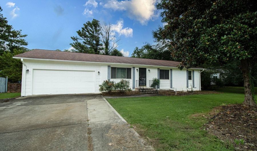 1307 ROBERTSON Rd, Anniston, AL 36207 - 3 Beds, 2 Bath