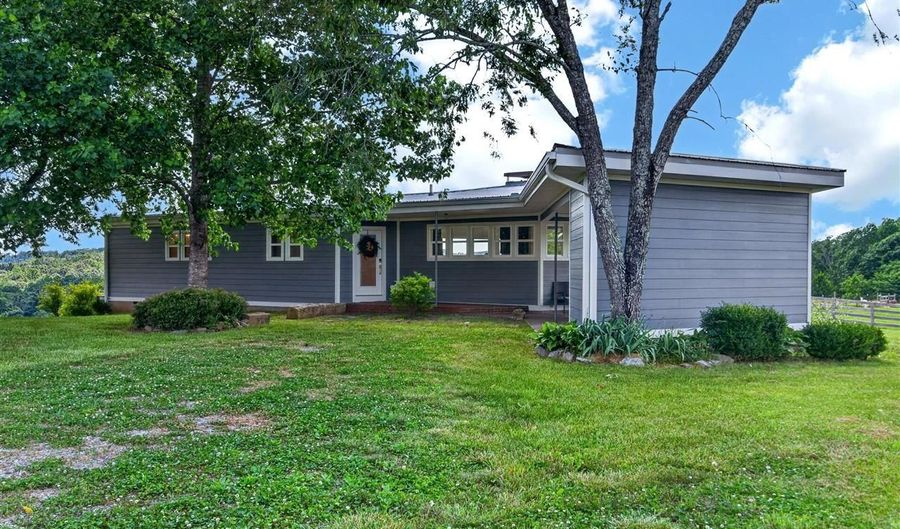 6575 Summer Shade Rd, Beaumont, KY 42124 - 2 Beds, 2 Bath