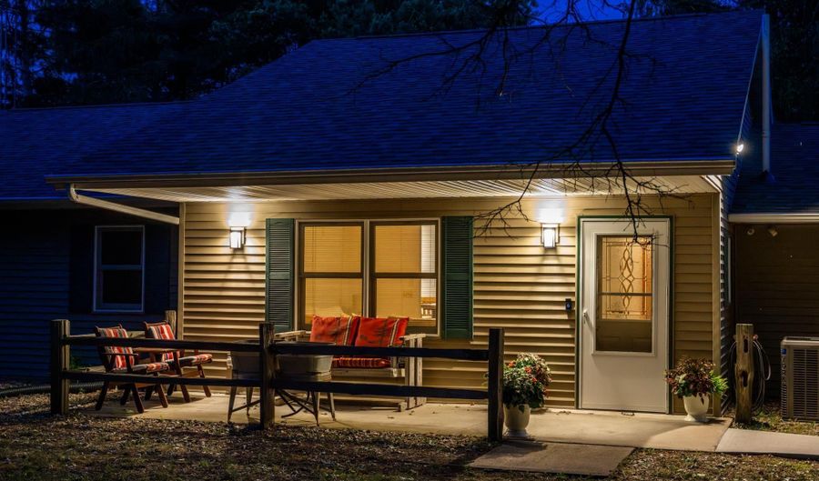1054 W 13th Ln, Arkdale, WI 54613 - 4 Beds, 3 Bath