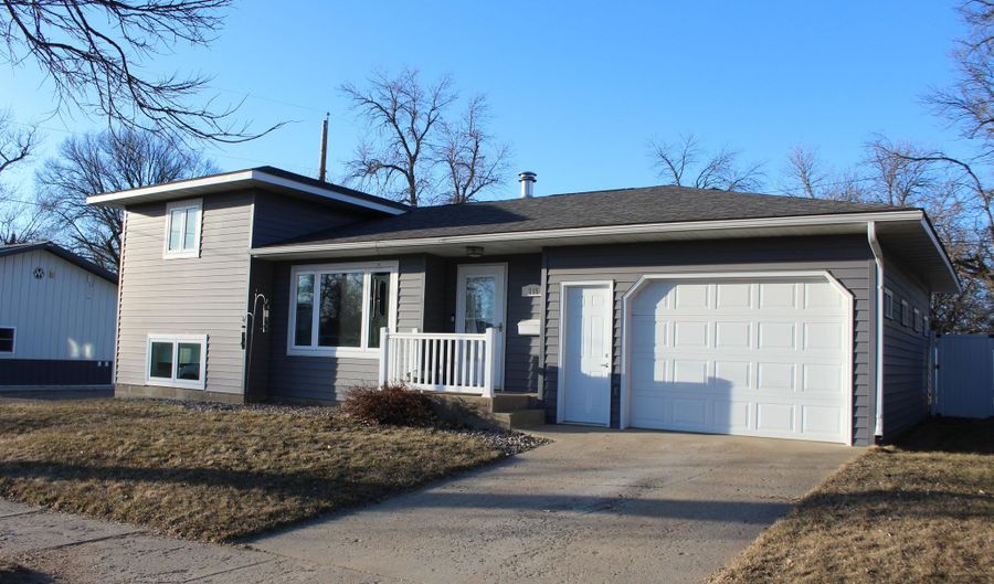 215 E 10th Ave, Webster, SD 57274 - 3 Beds, 2 Bath