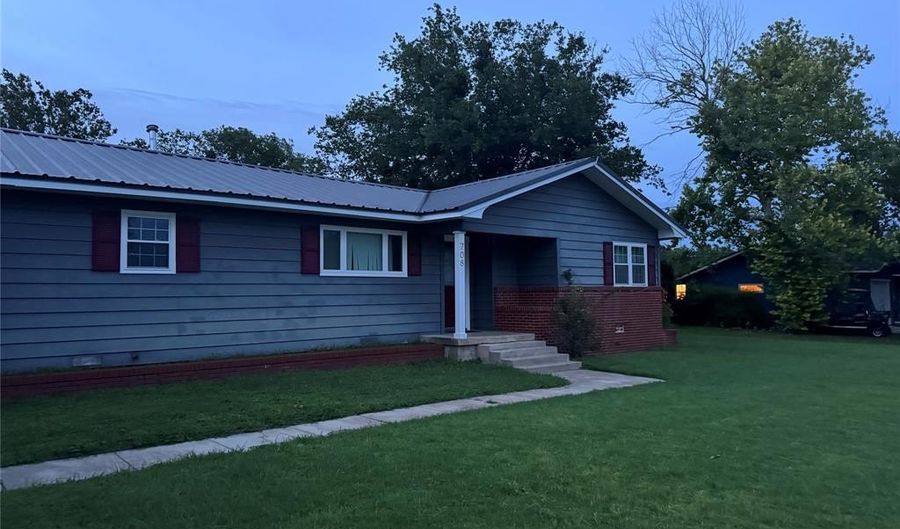 708 W First St, Hico, TX 76457 - 3 Beds, 2 Bath