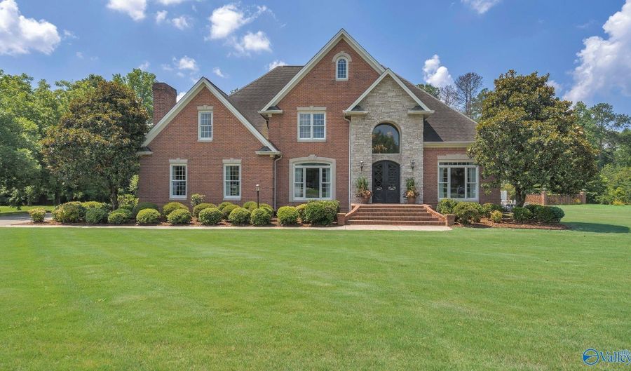 1023 E Main St, Albertville, AL 35951 - 4 Beds, 3 Bath