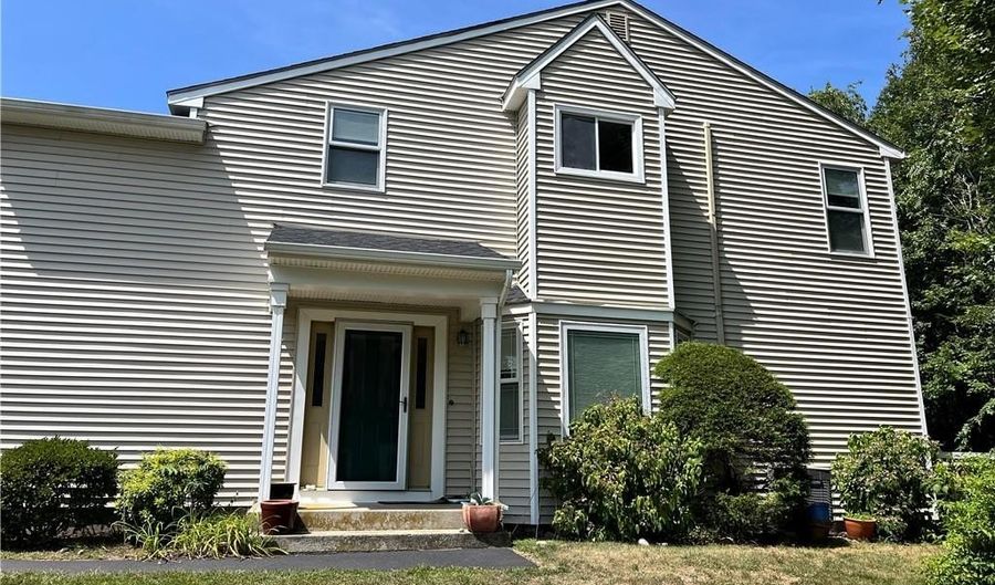 27 Venturi Grn B, North Providence, RI 02904 - 2 Beds, 2 Bath