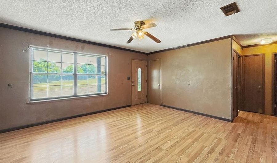 604 E Gentry, Hamilton, TX 76531 - 3 Beds, 1 Bath