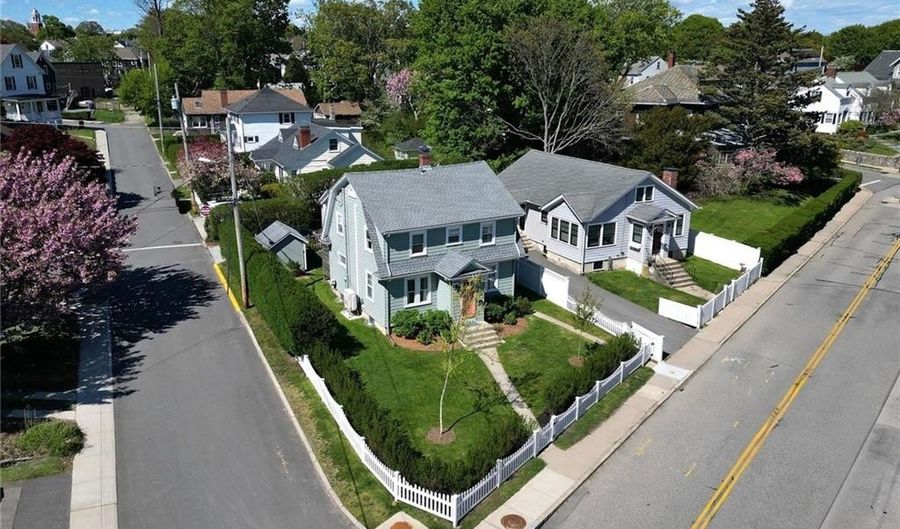 58 Bliss Rd, Newport, RI 02840 - 3 Beds, 3 Bath