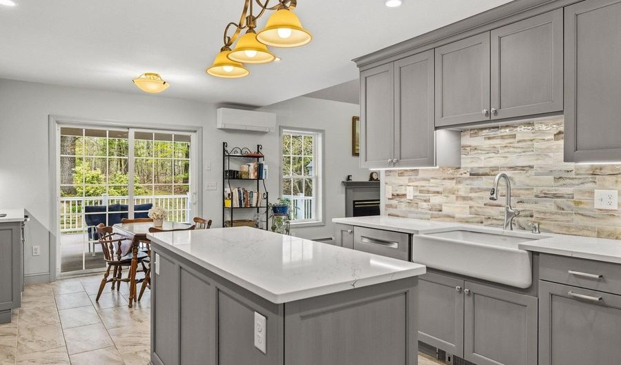 9 Homestead Ln, Brentwood, NH 03833 - 4 Beds, 4 Bath
