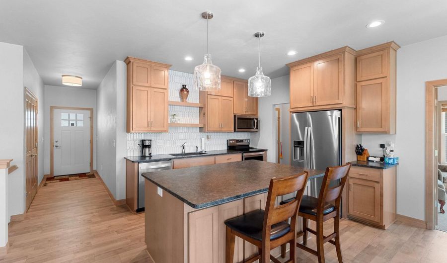 5042 MILKWEED Trl, Appleton, WI 54913 - 2 Beds, 2 Bath