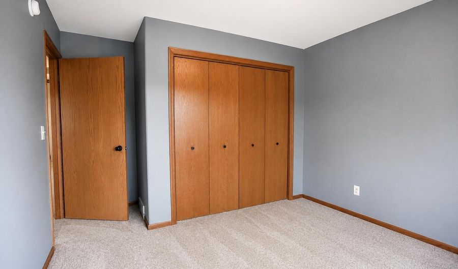2517 SE 4th Ave, Aberdeen, SD 57401 - 2 Beds, 2 Bath