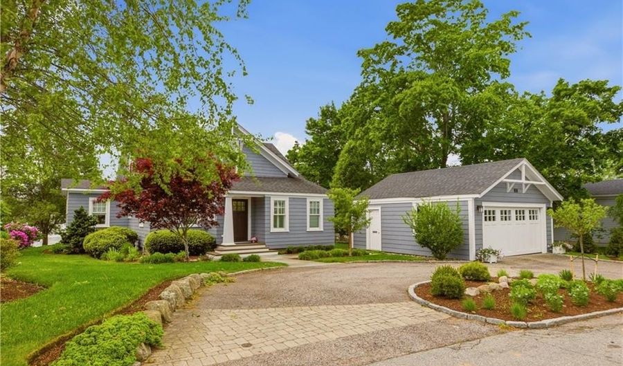 11 Opechee Dr, Barrington, RI 02806 - 4 Beds, 3 Bath