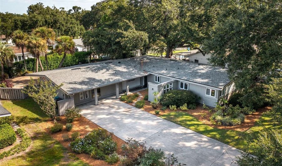 1319 WEBSTER St, Orlando, FL 32804 - 4 Beds, 3 Bath